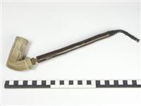 3833.2.jpg; 3833; Doos met zes pijpenkoppen, Wiener Kaffeehaus pijpen in doos met houtwol; pijp