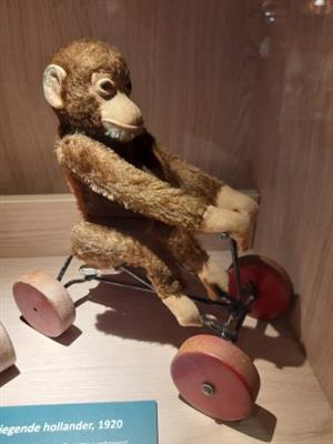 e51ee47d-7c95-43dc-9e59-411c2fc6304f.jpeg; S2021-0403; ;