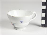 3912.3.jpg; 3912; Beker, kopje, schotel en peperstrooier; beker