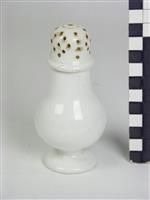 3912.4.jpg; 3912; Beker, kopje, schotel en peperstrooier; beker